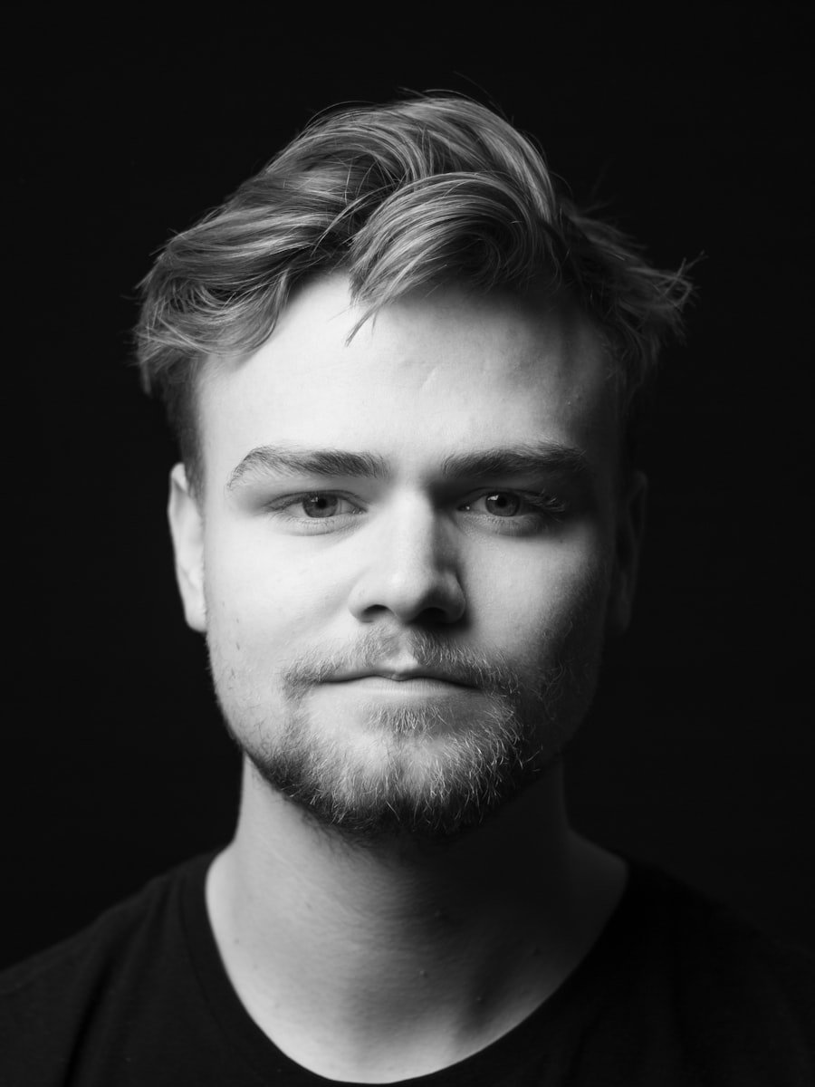Даниел Петров — бръснар в Салон 21